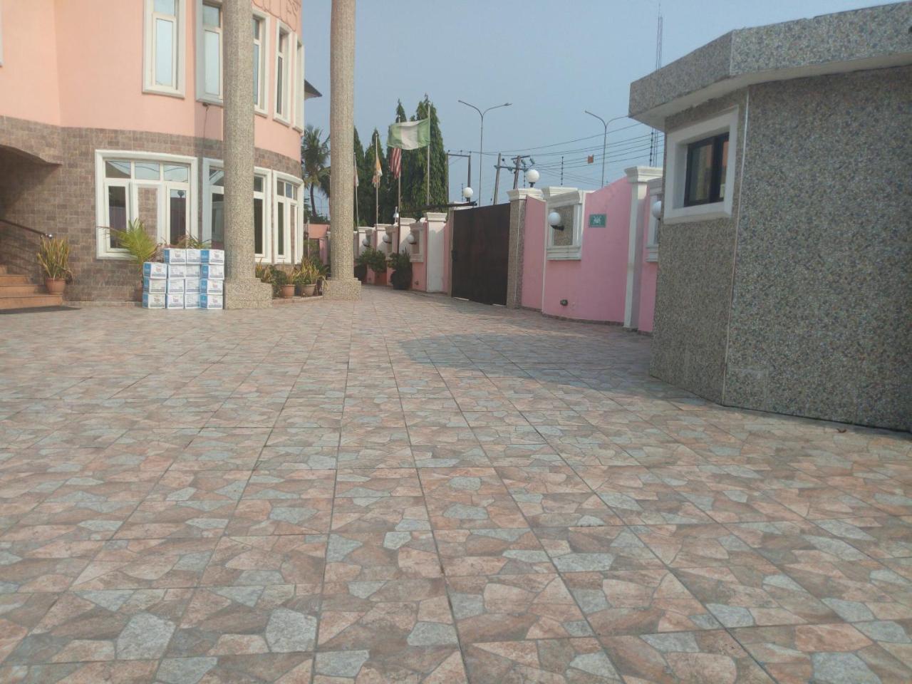 Flamingo Hotel Festac Town Exteriör bild